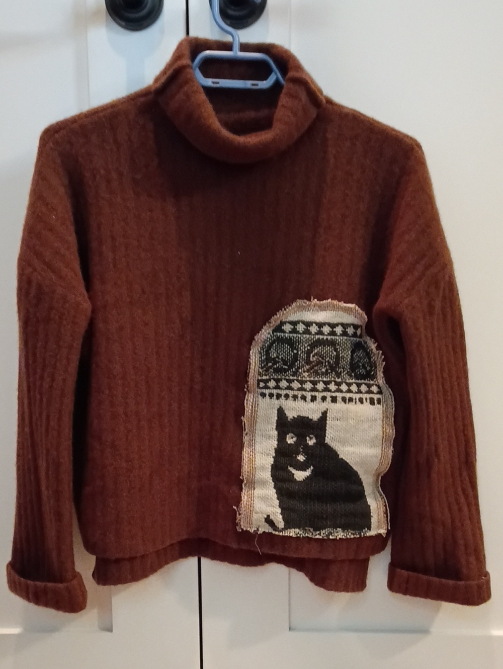 Brown Pullover Sweater with Cat Patch 🤎😻